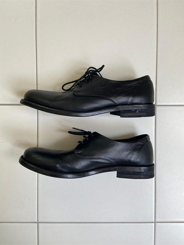 (구디션추천/주문폭주) durn cow derby shoes - black